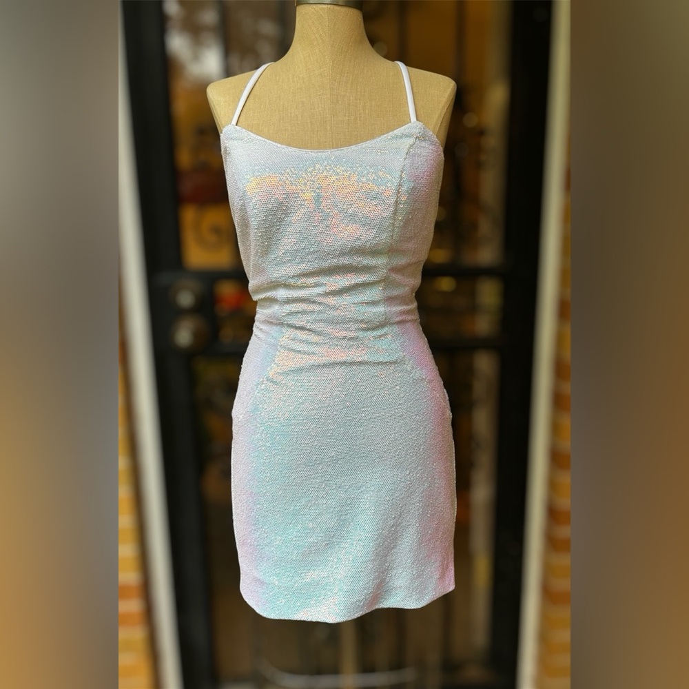 Ashley Lauren White Iridescent Short Cocktail Homecoming Hoco Dress Size 6